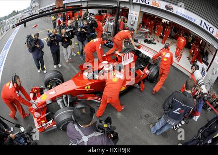 KIMI RÄIKKÖNEN FERRARI TEAM SPA-FRANCORCHAMPS Belgien 5. September 2008 Stockfoto