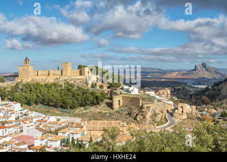 Stadtbild von Antequera mit maurischen Festung Alcazaba, Provinz Malaga, Andalusien, Spanien Stockfoto