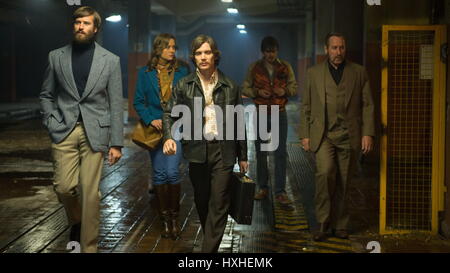 Datum der Freigabe: 21. April 2017 Titel: Free Fire STUDIO: Protagonist Bilder Direktor: Ben Wheatley PLOT: Set in Boston im Jahre 1978, ein Treffen in einem verlassenen Lagerhaus zwischen zwei Banden verwandelt sich in eine Schießerei und ein Spiel des Überlebens Bild: Cillian Murphy als Chris, Brie Larson als Justine, Armie Hammer, Sam Riley als Stevo, Michael Smiley wie Frank. (Kredit-Bild: © Pixar/Entertainment Pictures/ZUMAPRESS.com) Stockfoto