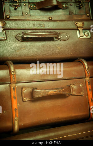 Haufen alter Koffer Stockfoto