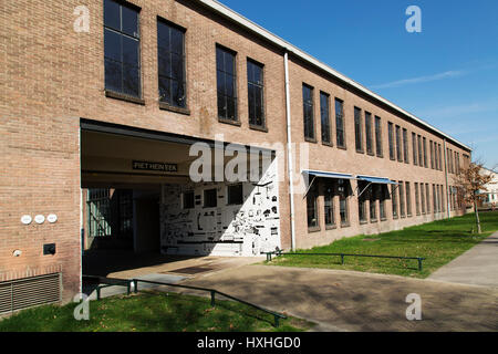 Piet Hein Eek Studio in Eindhoven, Niederlande. Das Gebäude ist die Konstruktion und Fertigung Hauptsitz der niederländischen Designer Piet Hein Eek Stockfoto