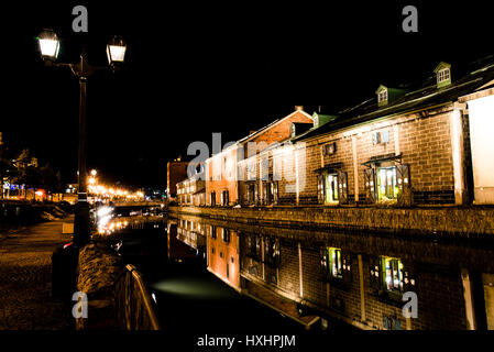 Otaru Kanal Nachtbars Blick auf der anderen Seite Stockfoto