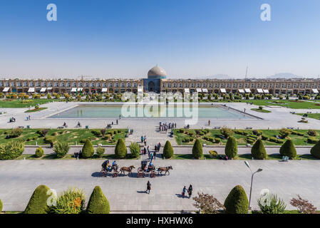 Luftbild auf Naqsh-e Jahan Platz (Imam Platz, Formlerly Shah Square) mit Sheikh Lotfollah-Moschee im Zentrum von Isfahan im Iran Stockfoto