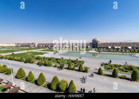 Luftbild auf Naqsh-e Jahan Platz (Imam Platz, Formlerly Shah Square) mit Sheikh Lotfollah-Moschee im Zentrum von Isfahan im Iran Stockfoto