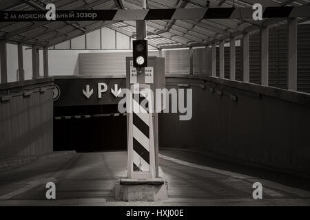 Rote Ampel für Garage Signal in Österreich Stockfotografie - Alamy