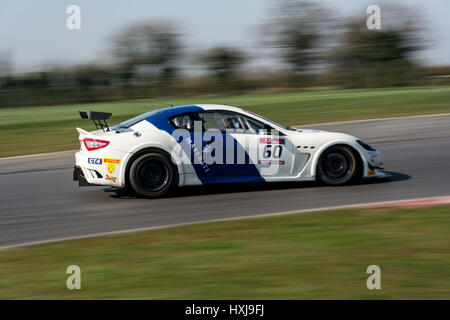 Norwich, Norfolk, Großbritannien. 28. März 2017. Britische GT Rennfahrer Matty Graham und Ebor fährt tagsüber 2017 offiziellen Medien der britischen GT Meisterschaft in Snetterton Circuit Credit: Gergo Toth/Alamy Live News Stockfoto