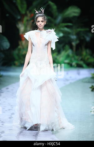 Peking, China. 28. März 2017. Modelle zeigen Kreationen von Yu Aiping während der China Fashion Week in Peking, 28. März 2017. Bildnachweis: SIPA Asien/ZUMA Draht/Alamy Live-Nachrichten Stockfoto