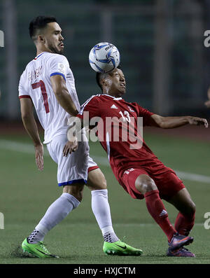 Manila, Philippinen. 28. März 2017. Iain Ramsay (L) der Philippinen wetteifert mit Kamal Shreshtha von Nepal während des AFC Asian Cup UAE 2019 Qualifikation Final Runde Gruppe F-Spiels zwischen den Philippinen und Nepal im Rizal Memorial Stadium in Manila, Philippinen, 28. März 2017. Die Philippinen gewann 4: 1. Bildnachweis: Rouelle Umali/Xinhua/Alamy Live-Nachrichten Stockfoto