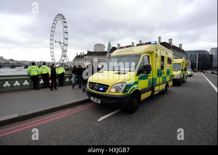 Mann sprang angeblich von der Westminster Bridge in der Themse, London, UK-Credit: Finnbarr Webster/Alamy Live News Stockfoto