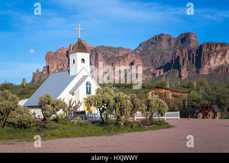 Der Elvis-Gedächtniskapelle auf dem Apache Trail in der Nähe von den Superstition Mountains, Arizona, USA. Stockfoto