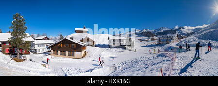 Skigebiet Stoss Fronalpstock. Schweiz. Panorama der Weitwinkel HD-Qualität. Stockfoto