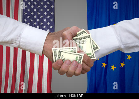 100-Dollar-Rechnungen Handshake mit USA und Europa Fahnen Hintergrund. Stockfoto