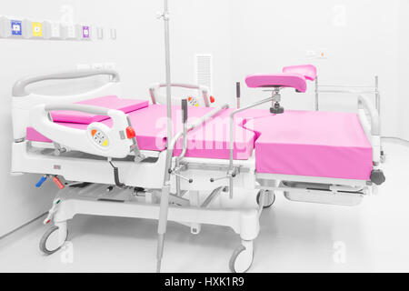 moderne medizinische Bett im OP-Saal Stockfoto