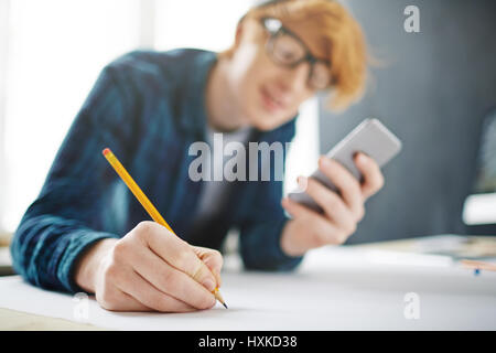 Kreative junge Mann arbeiten Stockfoto