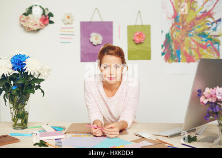 Mode-Designer im modernen studio Stockfoto