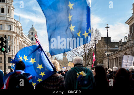 Der Marsch für Europa in London auf Samstag, 25. März 2017. Demo vom Hyde Park, Parliament Square. Von organisiert der Bewegung Unite für Europa. Stockfoto