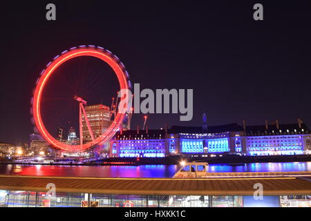 London Eye bei Nacht Stockfoto