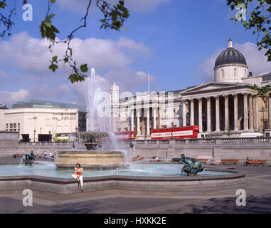 Die Brunnen und National Gallery, dem Trafalgar Square, City of Westminster, Greater London, England, Vereinigtes Königreich Stockfoto