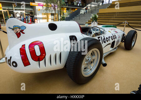 STUTTGART, Deutschland - 2. März 2017: Rennwagen Maserati 420 M Eldorado, 1958. Europas größte Oldtimer-Messe "RETRO CLASSICS" Stockfoto