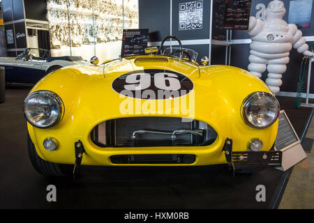STUTTGART, Deutschland - 2. März 2017: Sportwagen Shelby Cobra 289 FIA Replik, 1967. Europas größte Oldtimer-Messe "RETRO CLASSICS" Stockfoto