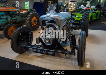 STUTTGART, Deutschland - 2. März 2017: Traktor Lamborghini, 1965. Europas größte Oldtimer-Messe "RETRO CLASSICS" Stockfoto