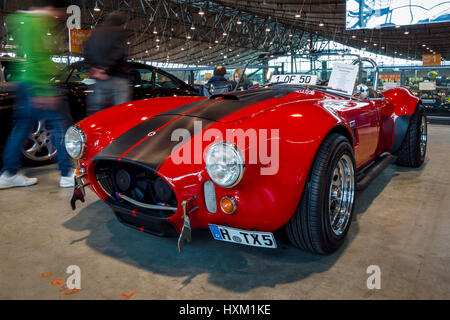 STUTTGART, Deutschland - 2. März 2017: Roadster Phoenix-Cobra, 1989. Europas größte Oldtimer-Messe "RETRO CLASSICS" Stockfoto