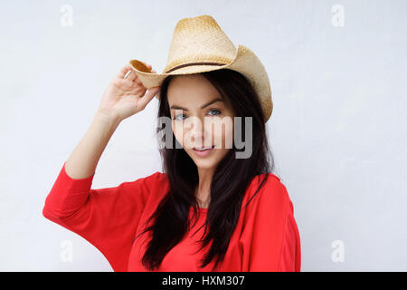 Porträt einer schönen jungen Frau mit Cowboy-Hut hautnah Stockfoto