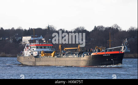 Hamburg, Deutschland, 3. März 2017, Hopper Bagger Schiff "Ijsseldelta", Eintritt in den Hamburger Hafen. Stockfoto