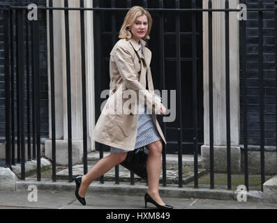 Ausbildung Sekretärin Justine Greening 10 Downing Street, London, vor der wöchentlichen Kabinettssitzung angekommen. Stockfoto