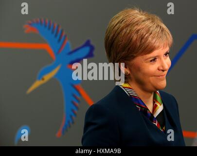 Erste Minister Nicola Sturgeon Arbeitsplätze wie sie Genpact, eines indischen multinationalen, Besuche wo sie angekündigt, neue für Schottland. Stockfoto