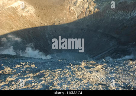 Wandern Sie auf dem Gipfel des Vulkans Stockfoto