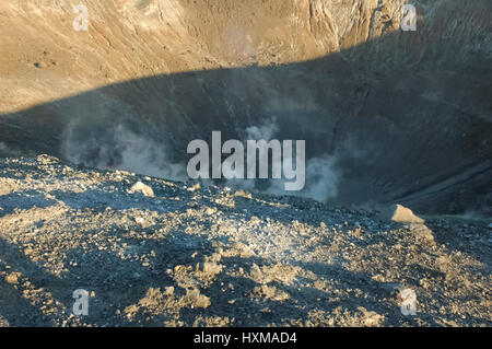 Wanderung auf den Krater des Vulkans Stockfoto