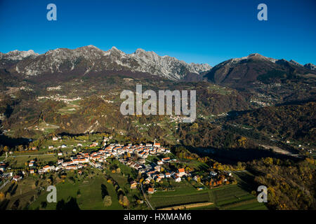 Monte Dolada im Herbst, in der Nähe von Garna, Provinz Belluno, Region Venetien, Italien Stockfoto