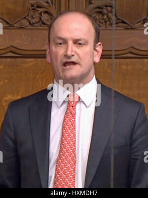 Ehemalige Ukip MP Douglas Carswell stellt eine Frage, nachdem Premierminister Theresa May im House Of Commons, London, angekündigt, dass sie Artikel 50, beginnend einen zwei-Jahres-Countdown in das Vereinigte Königreich, die Ausreise aus der EU ausgelöst hat. Stockfoto