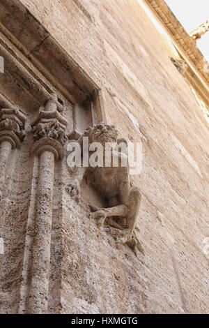 Wasserspeier an ehemalige Warenbörse Gebäude La Lonja De La Seda im historischen Stadtzentrum von Valencia. Spanien Stockfoto