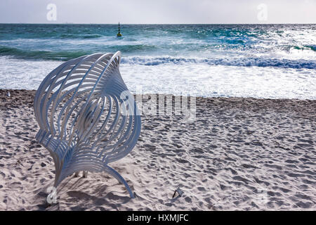 Anne Neil, Murmeln, Skulptur am Meer, Cottesloe 2017.  Perth, Western Australia, Australia Stockfoto