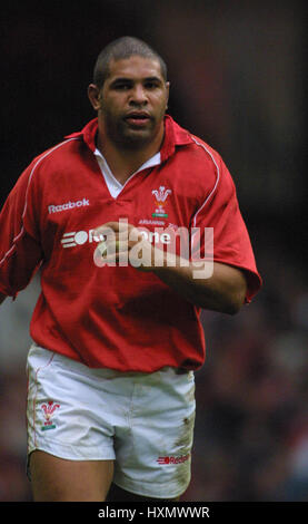 COLIN CHARVIS WALES & SWANSEA RU CARDIFF WALES MILLENNIUM STADIUM 10. November 2001 Stockfoto