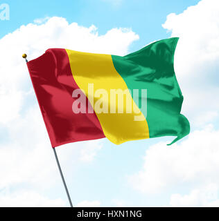 Flagge von Guinea aufgewachsen in den Himmel Stockfoto