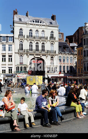 Restaurant Alcide in Place du Général de Gaulle (Grand Place), Lille, Nord-Pas-de-Calais, Hauts-de-France, Frankreich Stockfoto