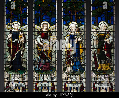 Glaubens, der Hoffnung Nächstenliebe und Prudence Glasmalerei, St. Peter und St. Paul Kirche, Wisbech, Cambridgeshire, England, UK Stockfoto