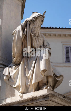 Die Moses-Statue auf der Spalte von der Unbefleckten Empfängnis von Ignazio Jacometti auf Piazza Mignanelli in Rom, Italien Stockfoto