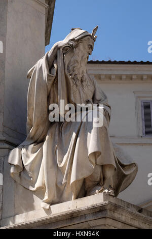 Die Moses-Statue auf der Spalte von der Unbefleckten Empfängnis von Ignazio Jacometti auf Piazza Mignanelli in Rom, Italien Stockfoto