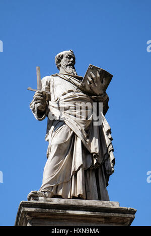 Statue des Apostels Paulus auf der Ponte Sant Angelo in Rom, Italien am 3. September 2016. Stockfoto