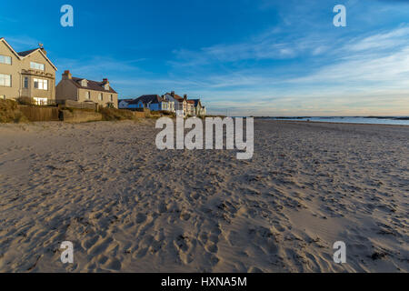 Sonnenuntergang am Strand von Rhosneigr, Anglesey Stockfoto