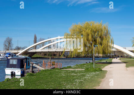 Walton Straßenbrücke, Walton-on-Thames, Surrey, England, Vereinigtes Königreich Stockfoto