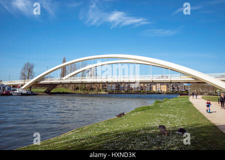 Walton Straßenbrücke, Walton-on-Thames, Surrey, England, Vereinigtes Königreich Stockfoto