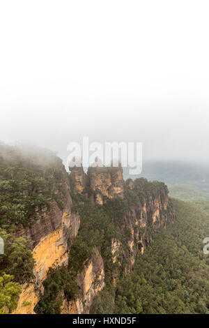 Berühmten Three Sisters rock Formation im Jamison Valley in die Blue Mountains National Park, angesehen vom Echo Point, New-South.Wales, Australien Stockfoto