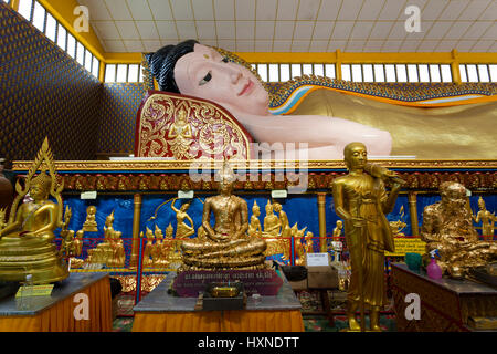 Wat Chaiya Mangkalaram oder Wat Chayamangkalaram ist ein thailändischer buddhistischer Tempel in George Town, Penang, Malaysia, am meisten bekannt für seine Reclining Buddha-stat Stockfoto