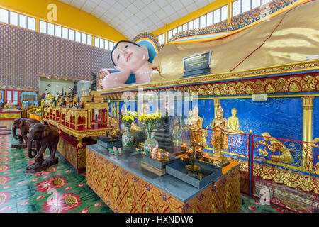 Wat Chaiya Mangkalaram oder Wat Chayamangkalaram ist ein thailändischer buddhistischer Tempel in George Town, Penang, Malaysia, am meisten bekannt für seine Reclining Buddha-stat Stockfoto