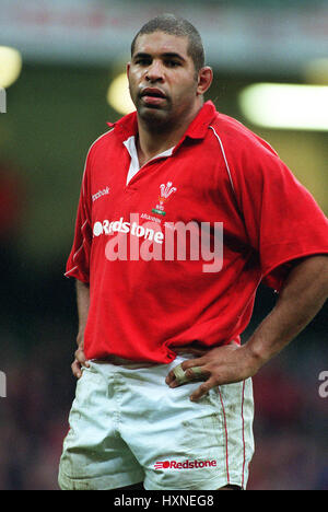 COLIN CHARVIS WALES & SWANSEA RU CARDIFF WALES MILLENNIUM STADIUM 10. November 2001 Stockfoto